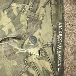 AMERICAN EAGLE CAMO JEANS SIZE 2